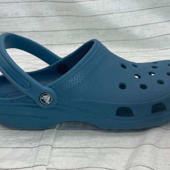 Crocs Classic Clogs Blue Waterproof Slip On Sandals Shoes Womens size 7 - Picture 2 of 4